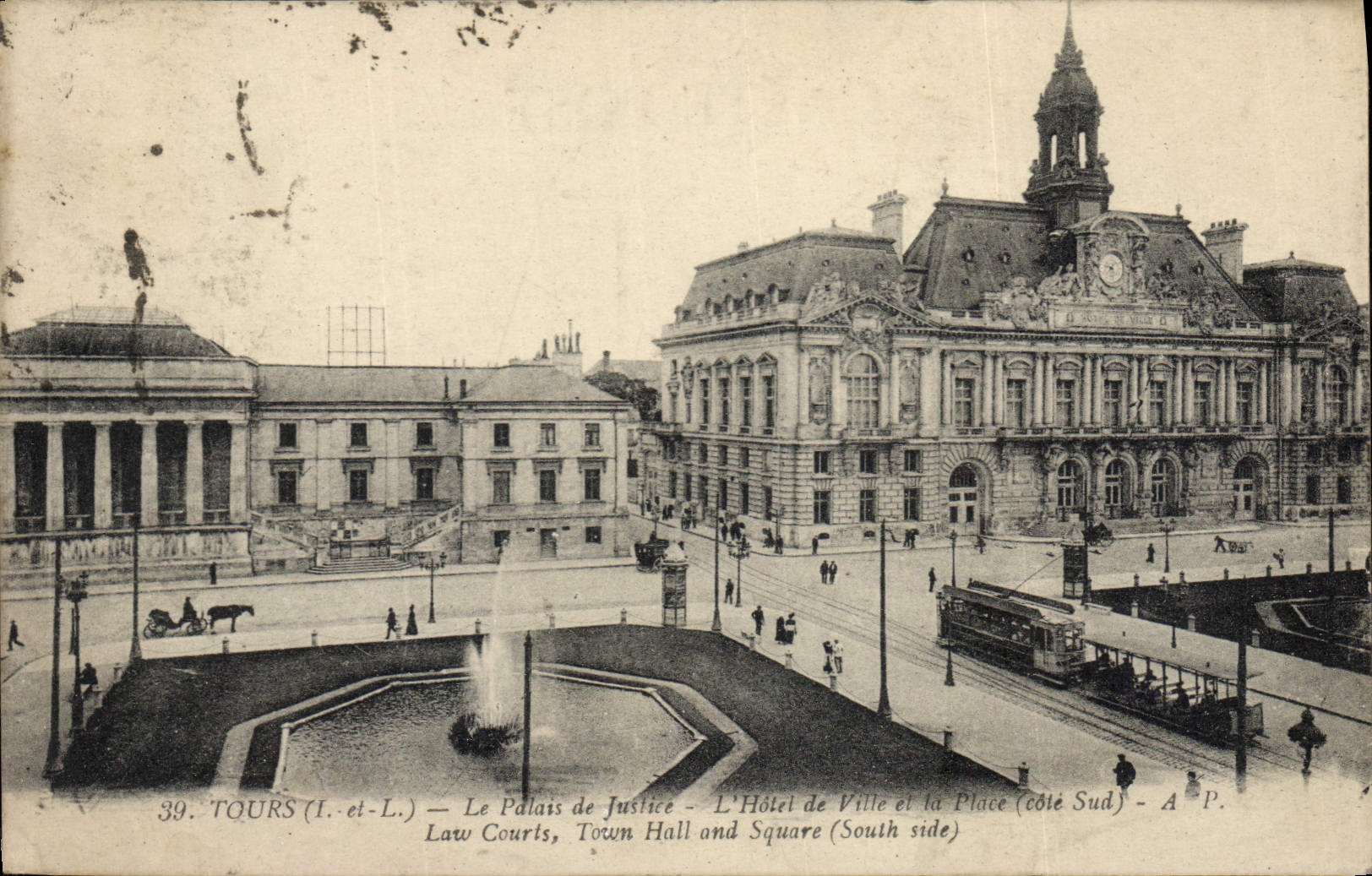 CPA Tours Le Palais de Justice L'Hotel de ville et la place 