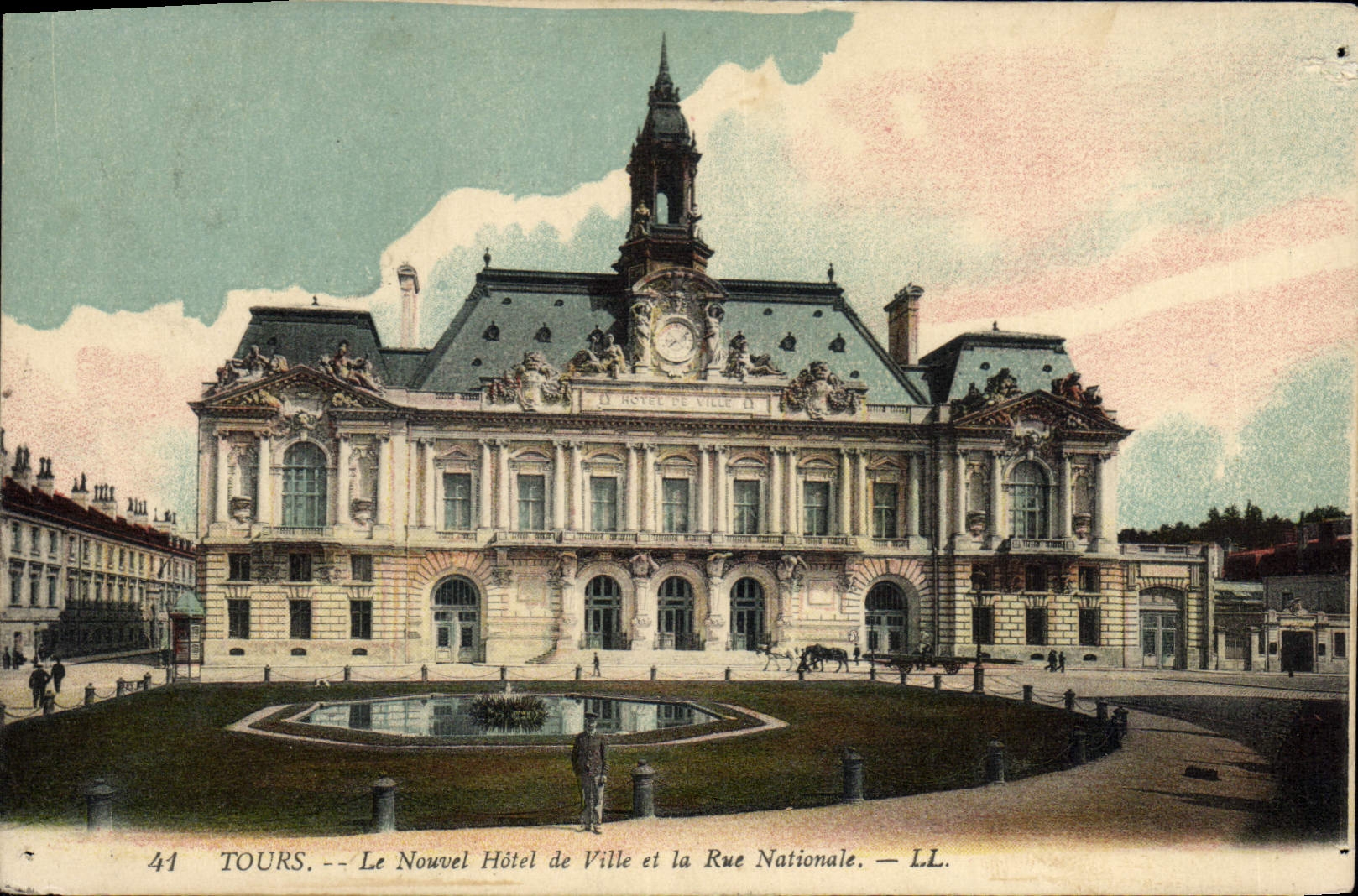 VINTAGE POSTCARD Tours the New Town hall and the National Street