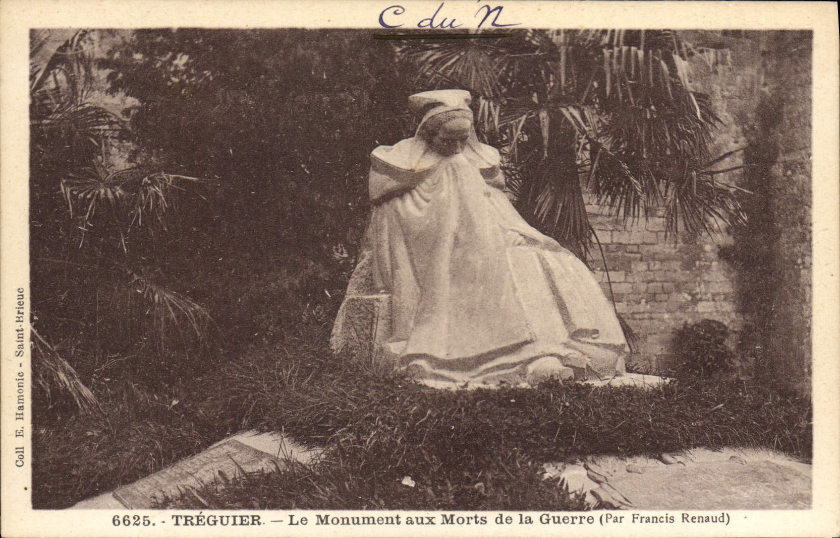 CPA Treguier Le Monument aux Morts de la Guerre