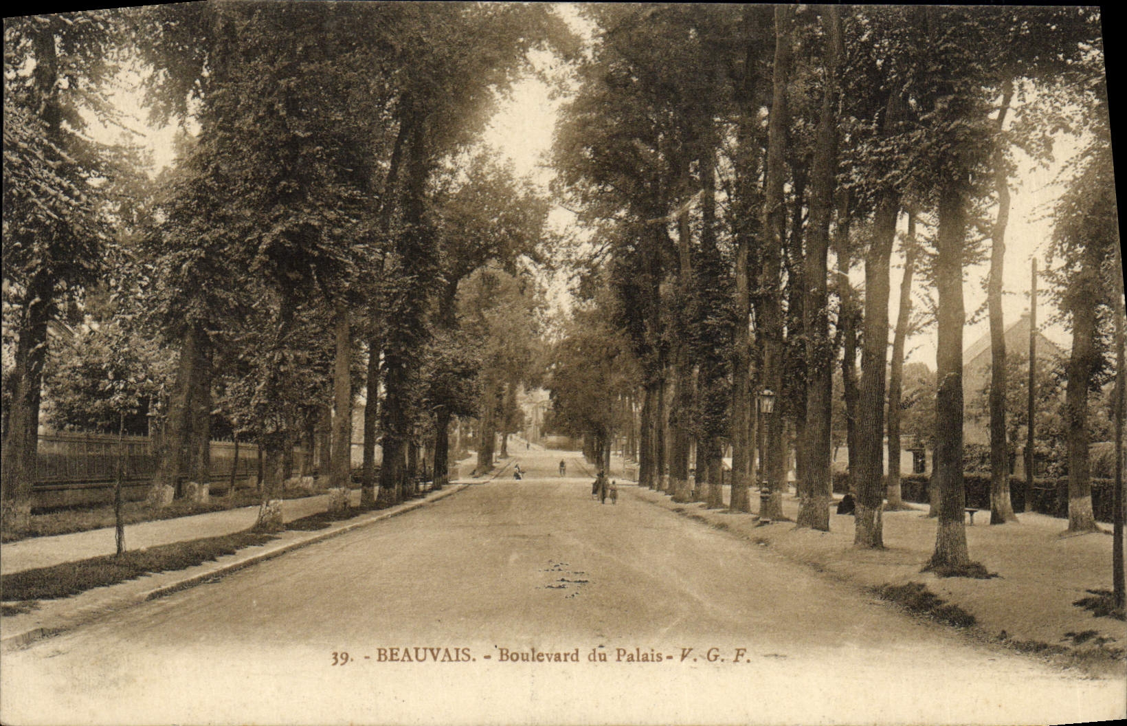 VINTAGE POSTCARD Beauvais Boulevard of the Palate
