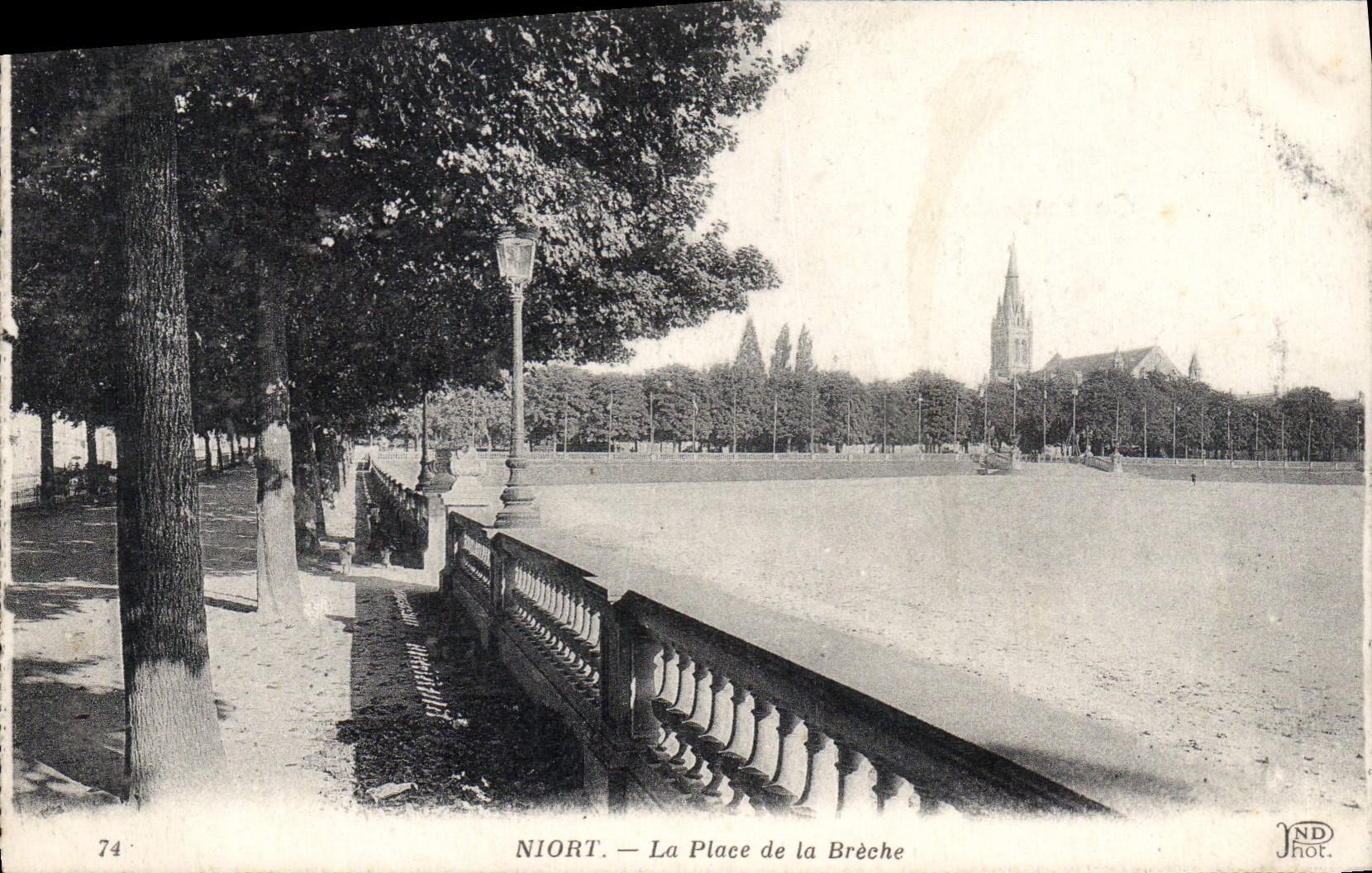VINTAGE POSTCARD Niort the Place of the Breach