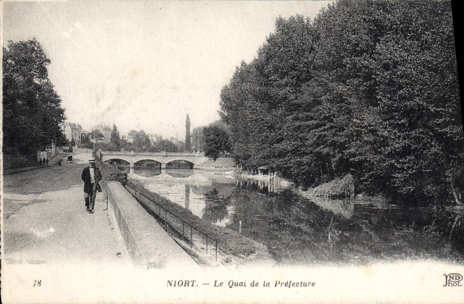 VINTAGE POSTCARD Niort the Quay of the Prefecture
