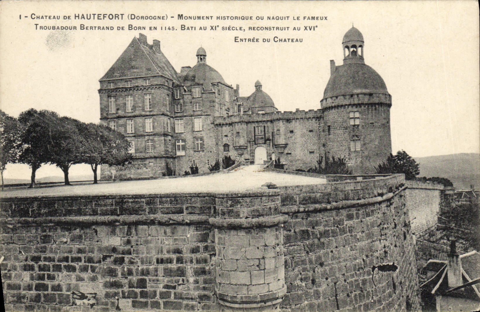 CPA Chateau De Hautefort Monument ou naquit le troubadour Bertrrand de Born
