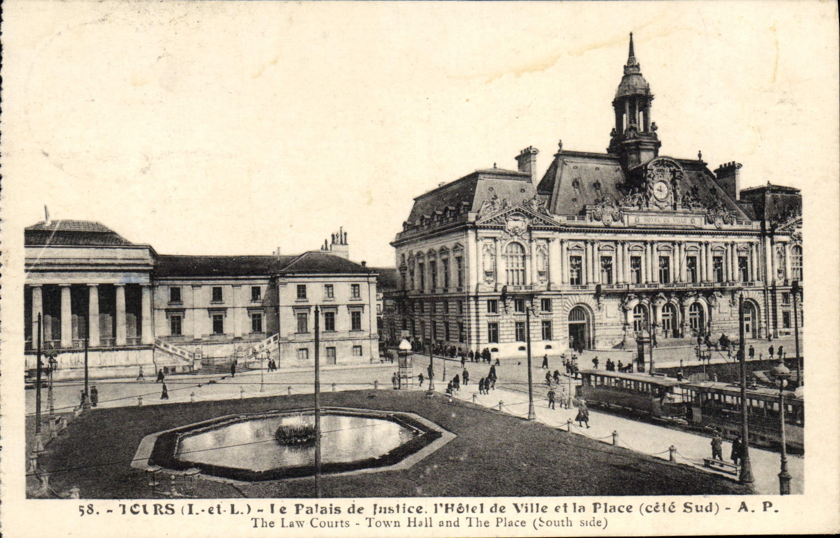 CPA Tours Le Palais de Justice l'Hotel de Ville et le Place