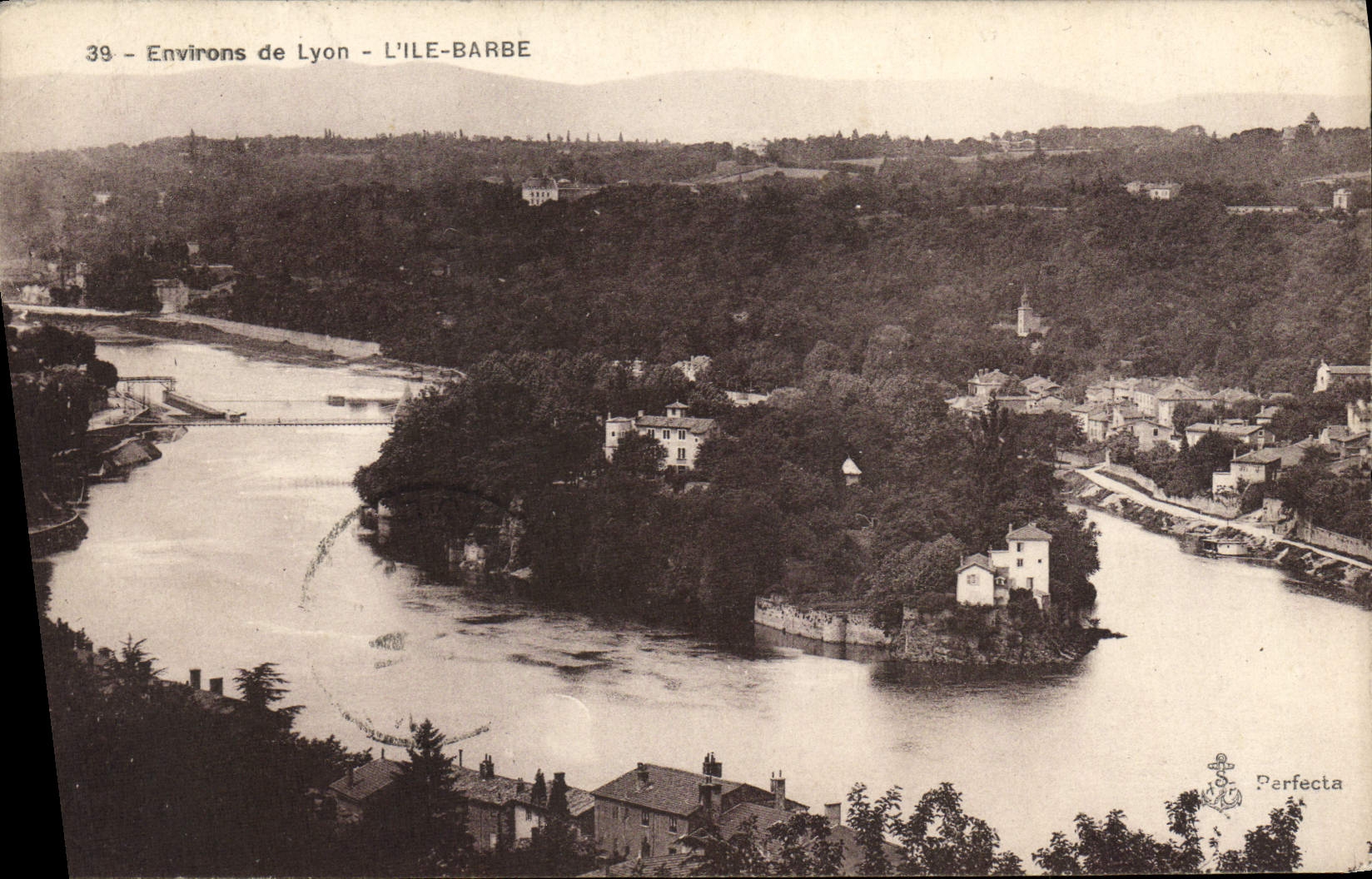 VINTAGE POSTCARD Environs of Lyon the Island Beard