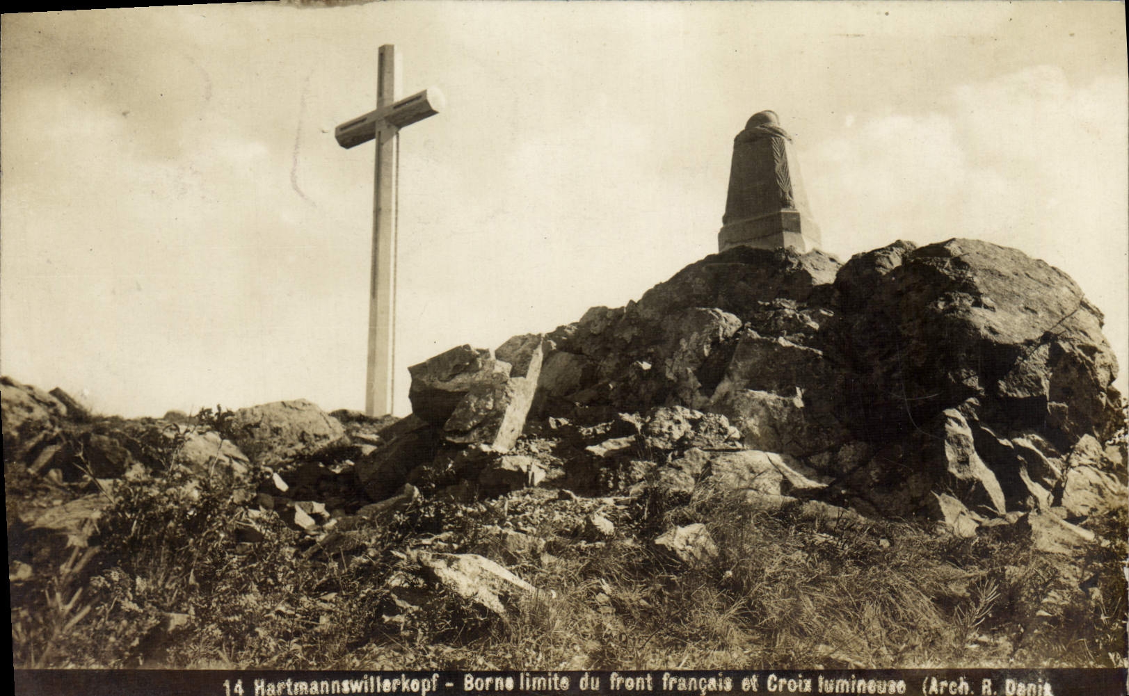 VINTAGE POSTCARD Hartmannswilleckopf Limits Limit of the French face and luminous cross