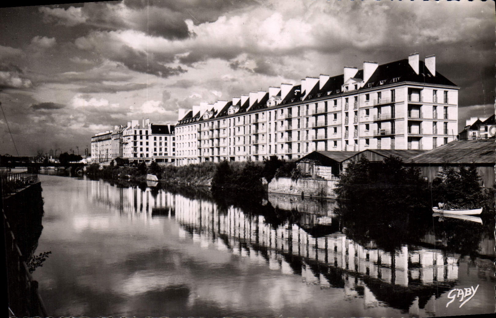 MODERN CARD Caen the New buildings and the river Decorates