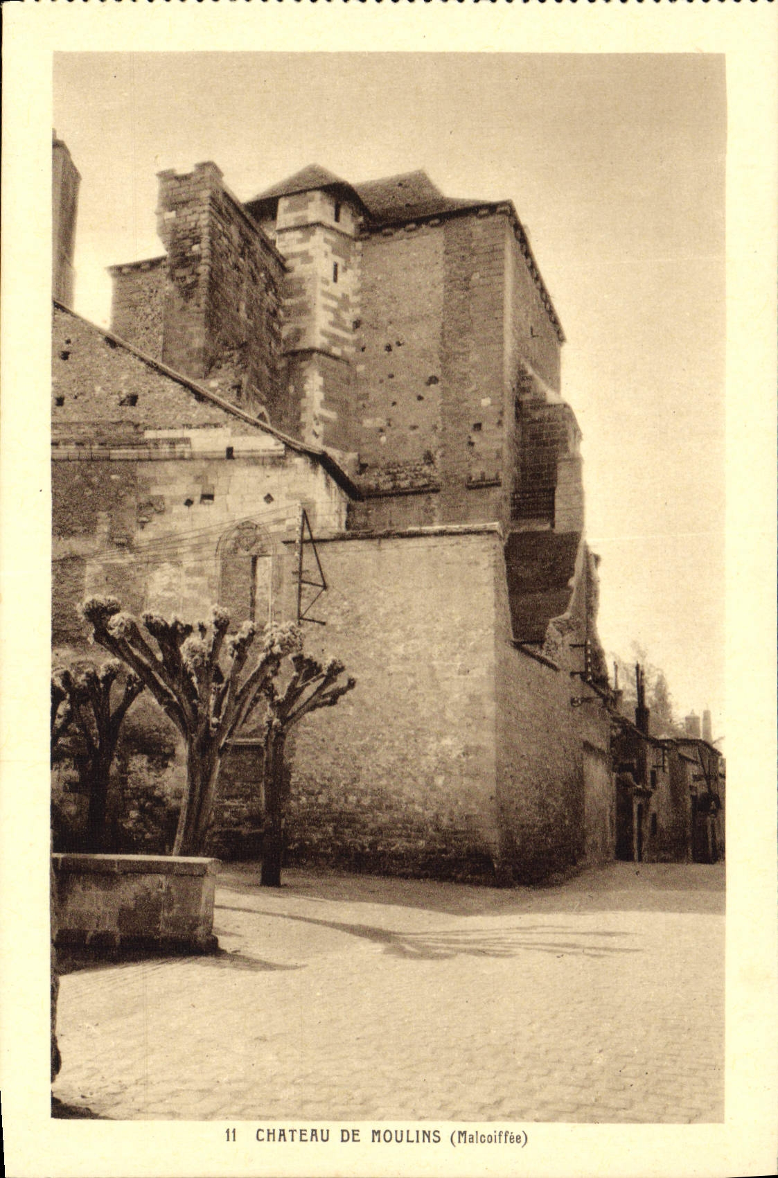 CPA Chateau De Moulins