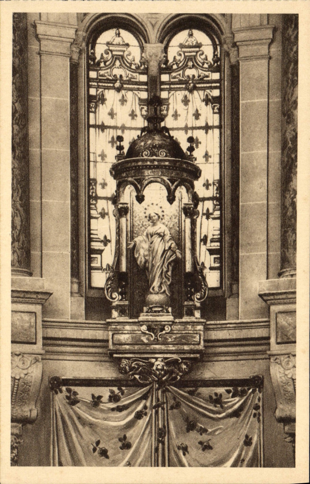 CPA Edicule De La Vierge Miraculeuse Du Sourire Jesus Lisieux