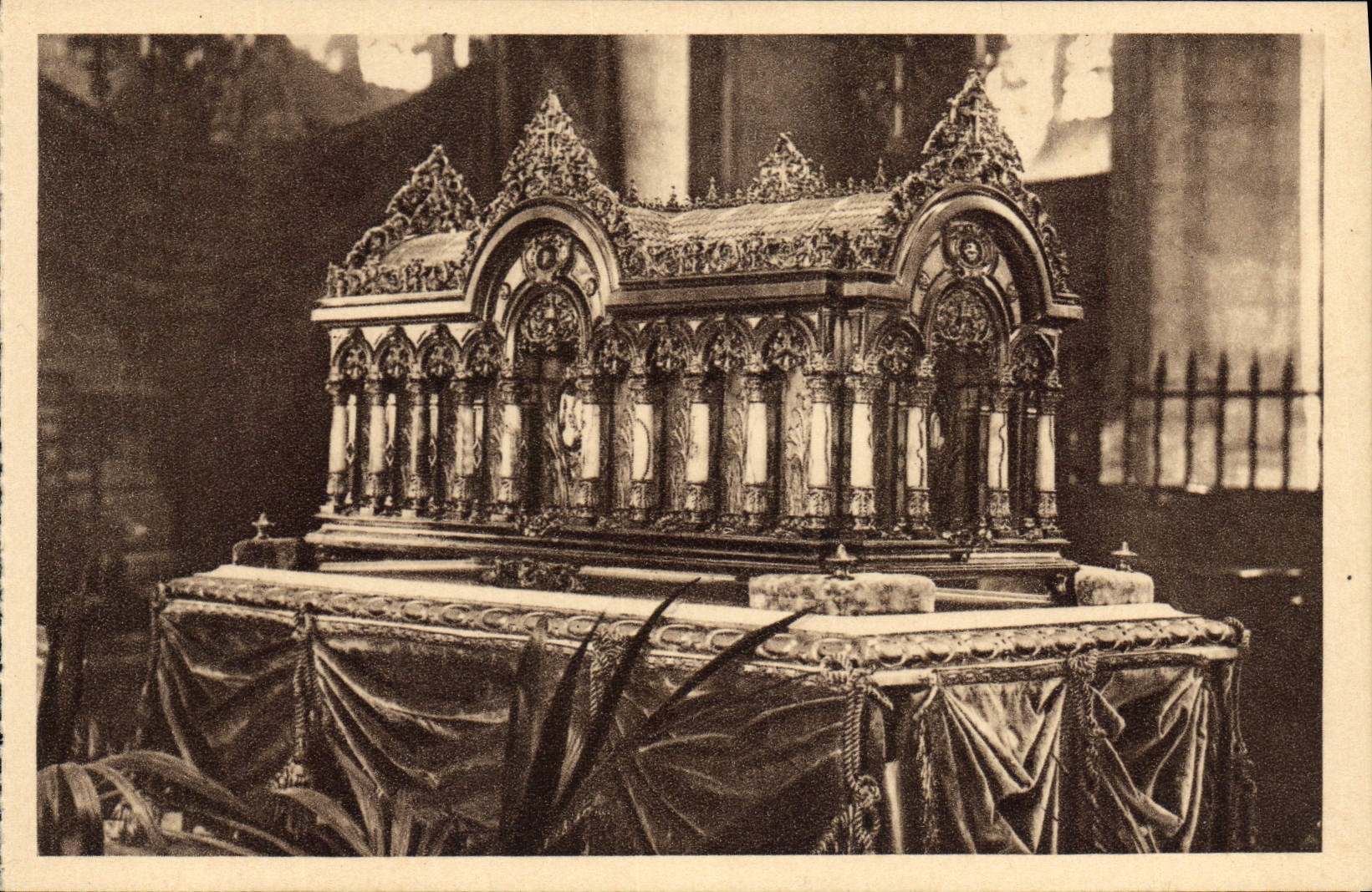 CPA Petite Chasse De Vermeil Offerte Par Le Bresil Et Destinee Jesus Lisieux