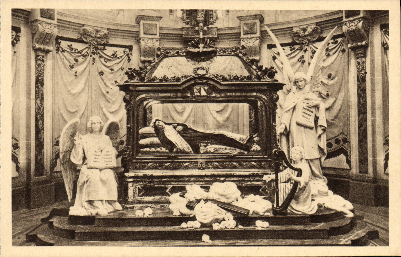 VINTAGE POSTCARD Hunting Of Sainte Therese De I' Enfant Jesus Lisieux