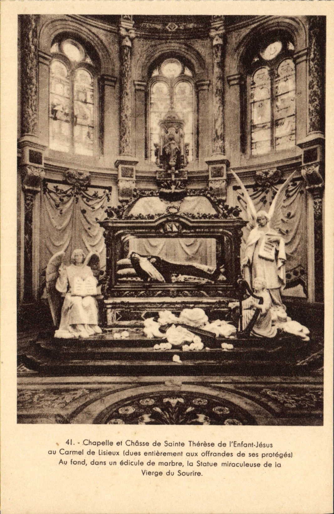 CPA Chapelle Et Chasse De Saint Therese De I'Enfant Jesus Lisieux