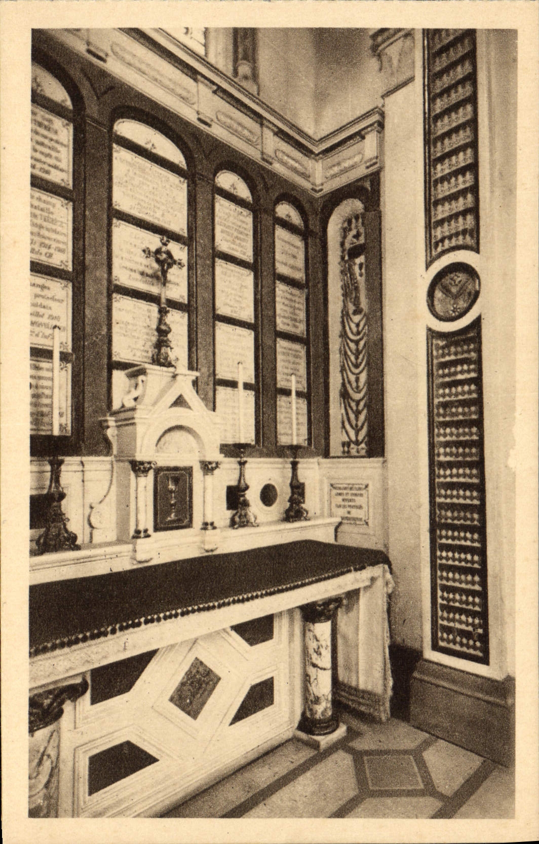 CPA La Chapelle Des Carmelites De Lisieux Un des autels du peristyle precedant la chapelle de la Chasse