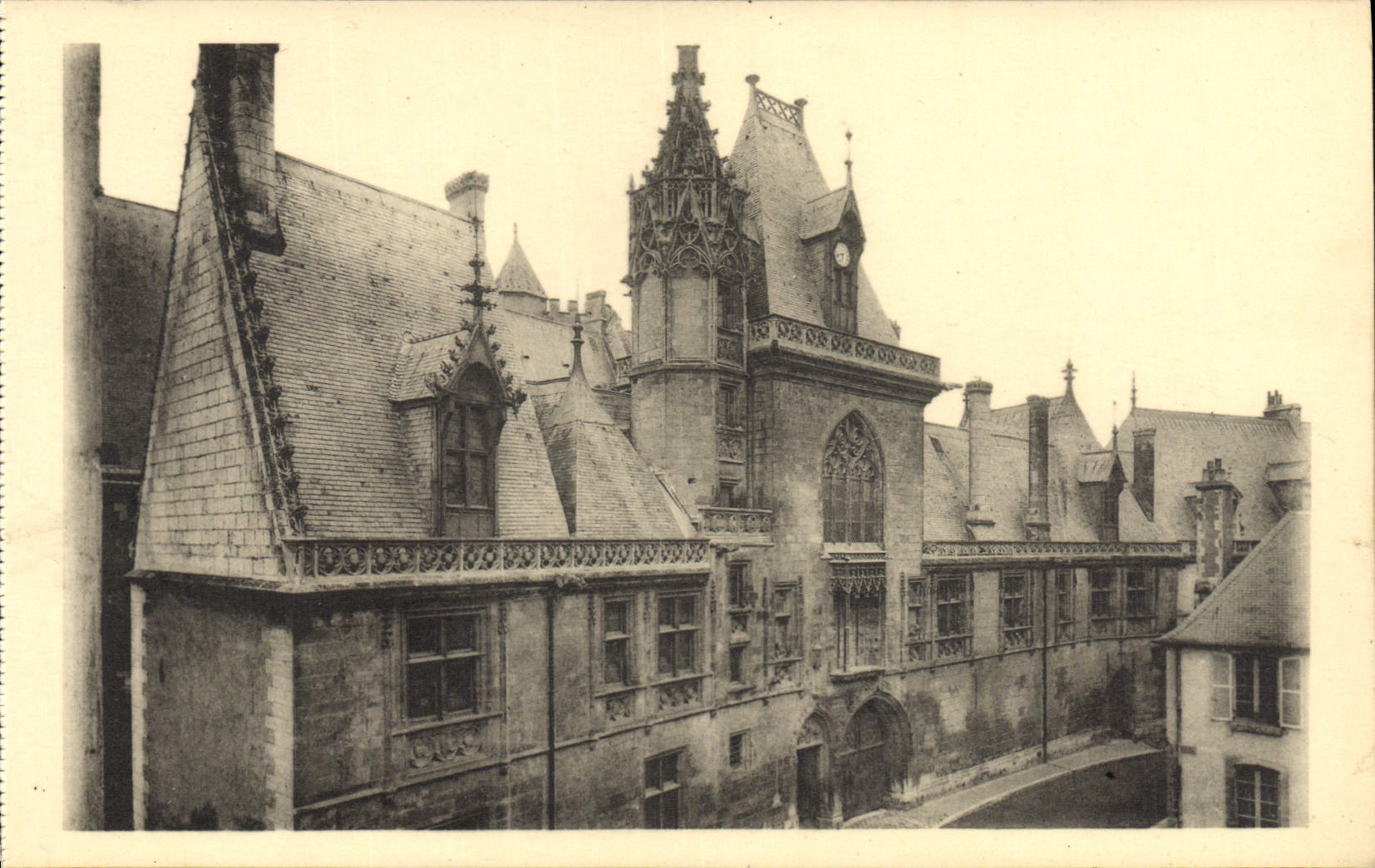 VINTAGE POSTCARD Bourges Palate Of Jacques Heart