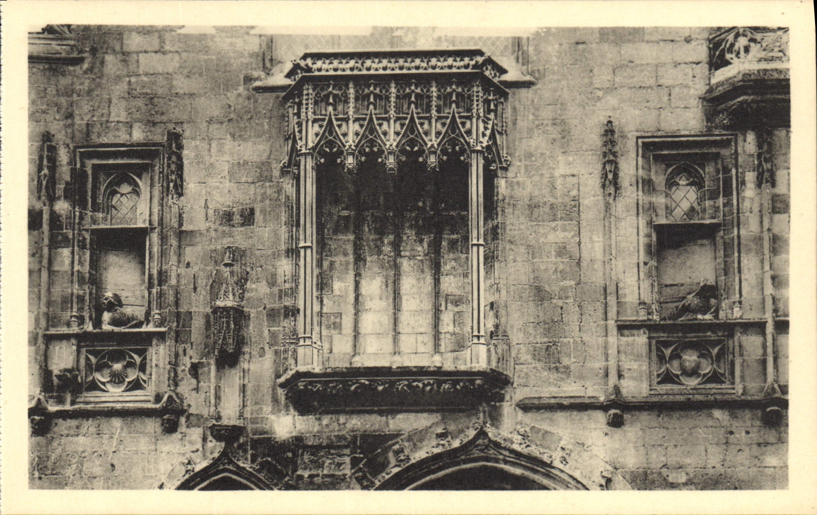 VINTAGE POSTCARD Bourges Palate Of Jacques Heart Detail of the frontage