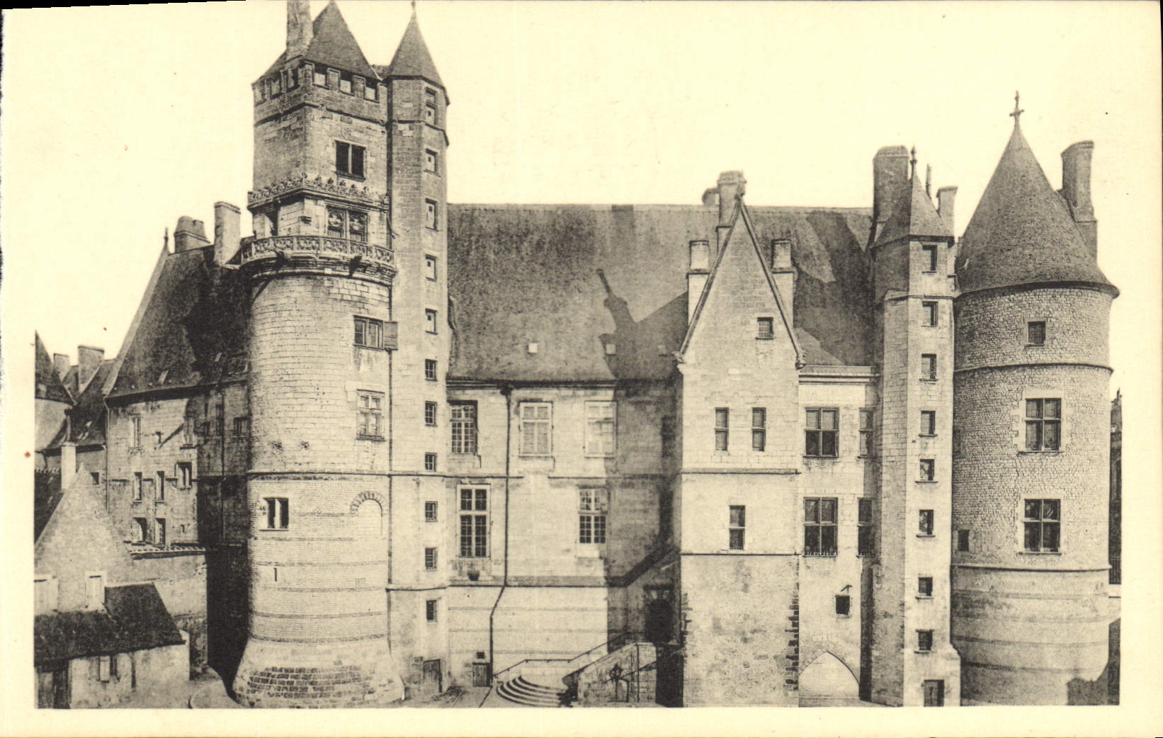 VINTAGE POSTCARD Bourges Palate Of Jacques Heart Western Southern Frontage