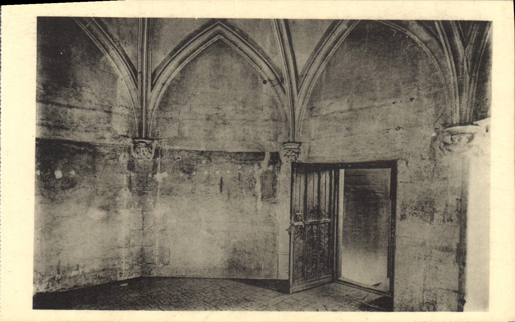 VINTAGE POSTCARD Bourges Palate Of Jacques Heart Room of the Treasury