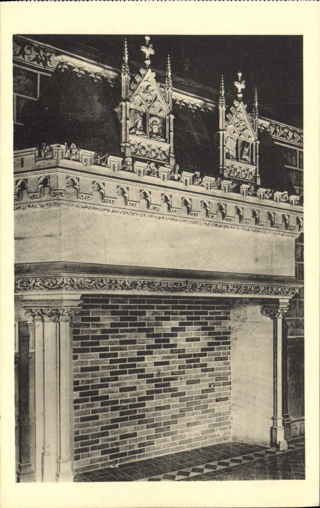 VINTAGE POSTCARD Bourges Palate Of Jacques Heart Chimney of the gallery of the First stage