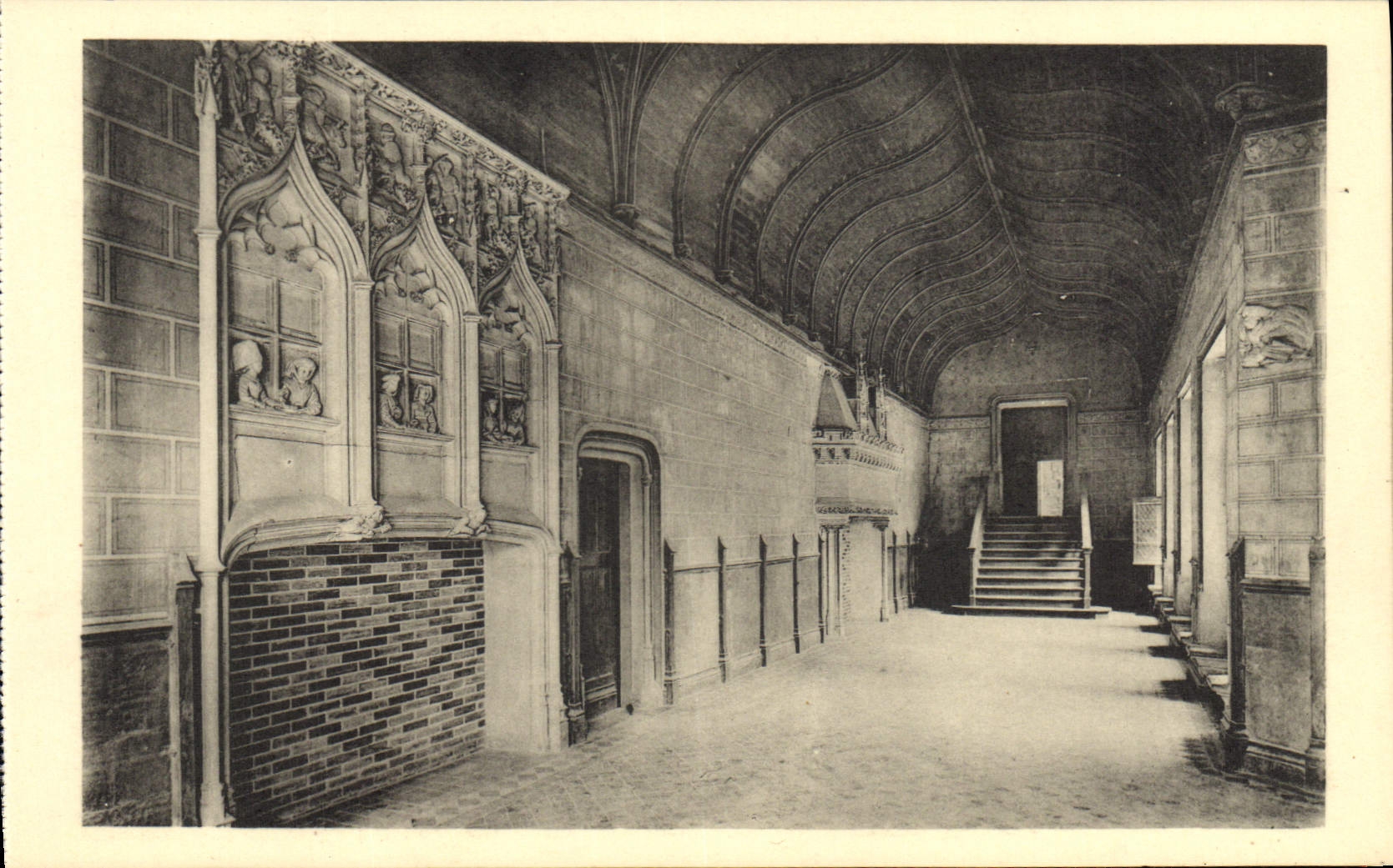 VINTAGE POSTCARD Bourges Palate Of Jacques Heart Gallery of the first stage