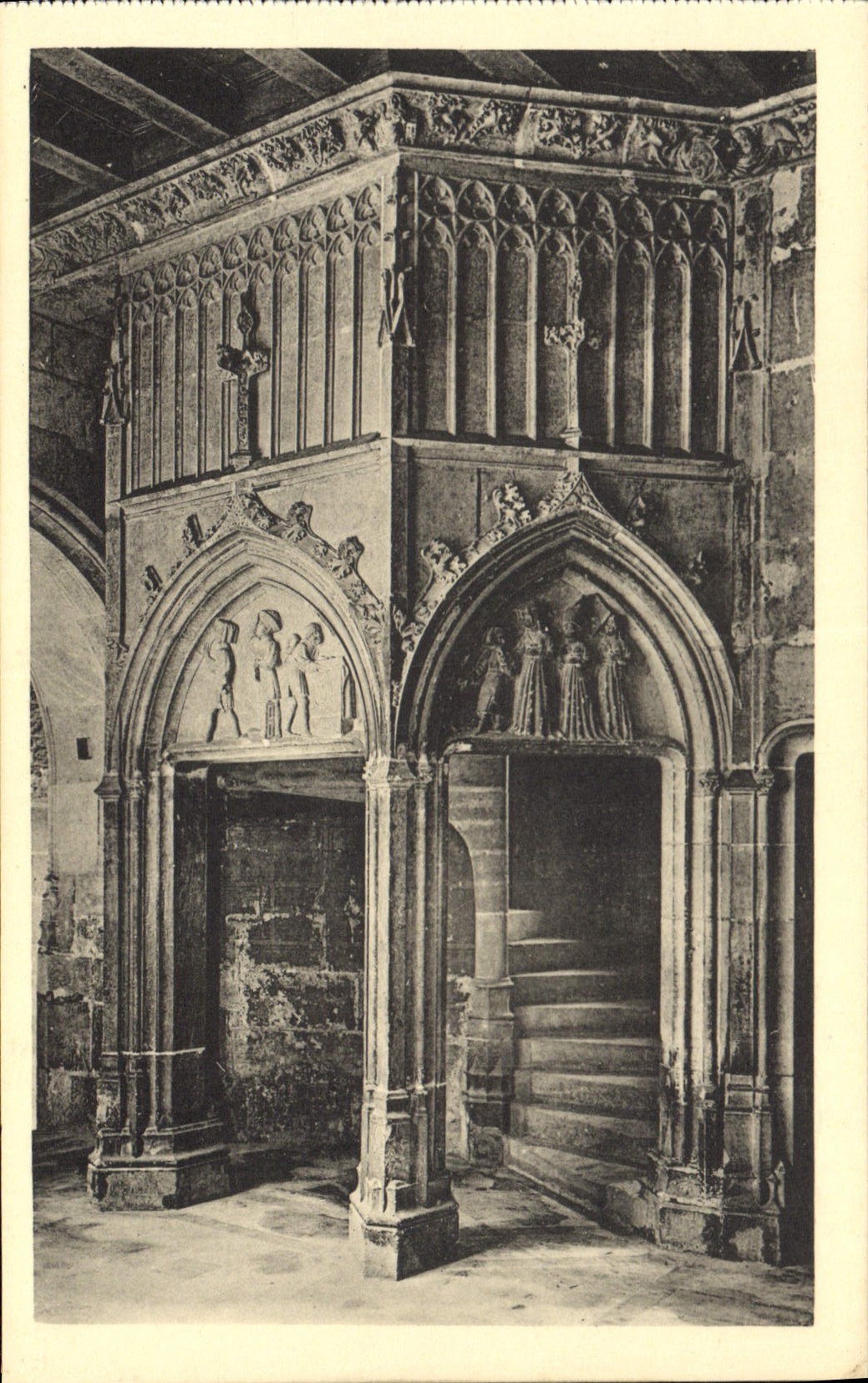 VINTAGE POSTCARD Bourges Palate Of Jacques Heart Staircase of the vault