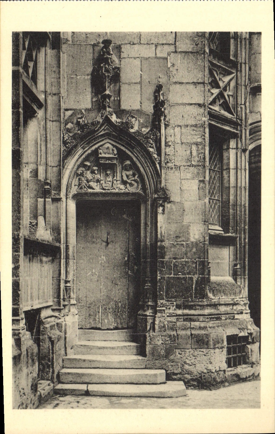 VINTAGE POSTCARD Bourges Palate Of Jacques Heart Entered of the kitchens