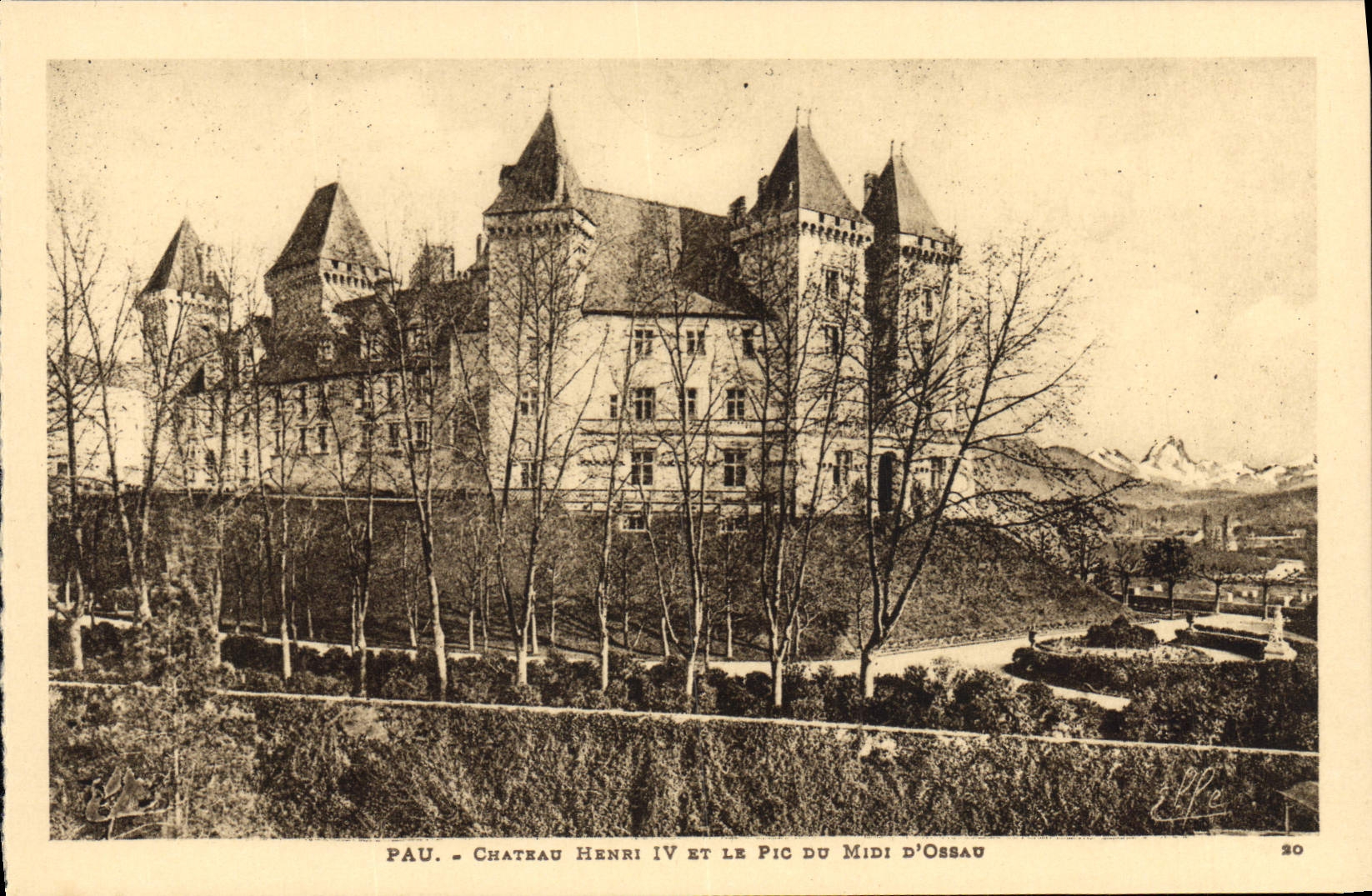 Castillo Enrique de Pau de la POSTAL de la VENDIMIA IV y el pico del D del sur Ossau