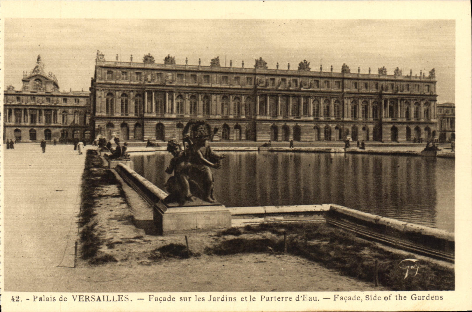CPA Versailles Le Chateau Facade sur les jardins et le parterre d'eau
