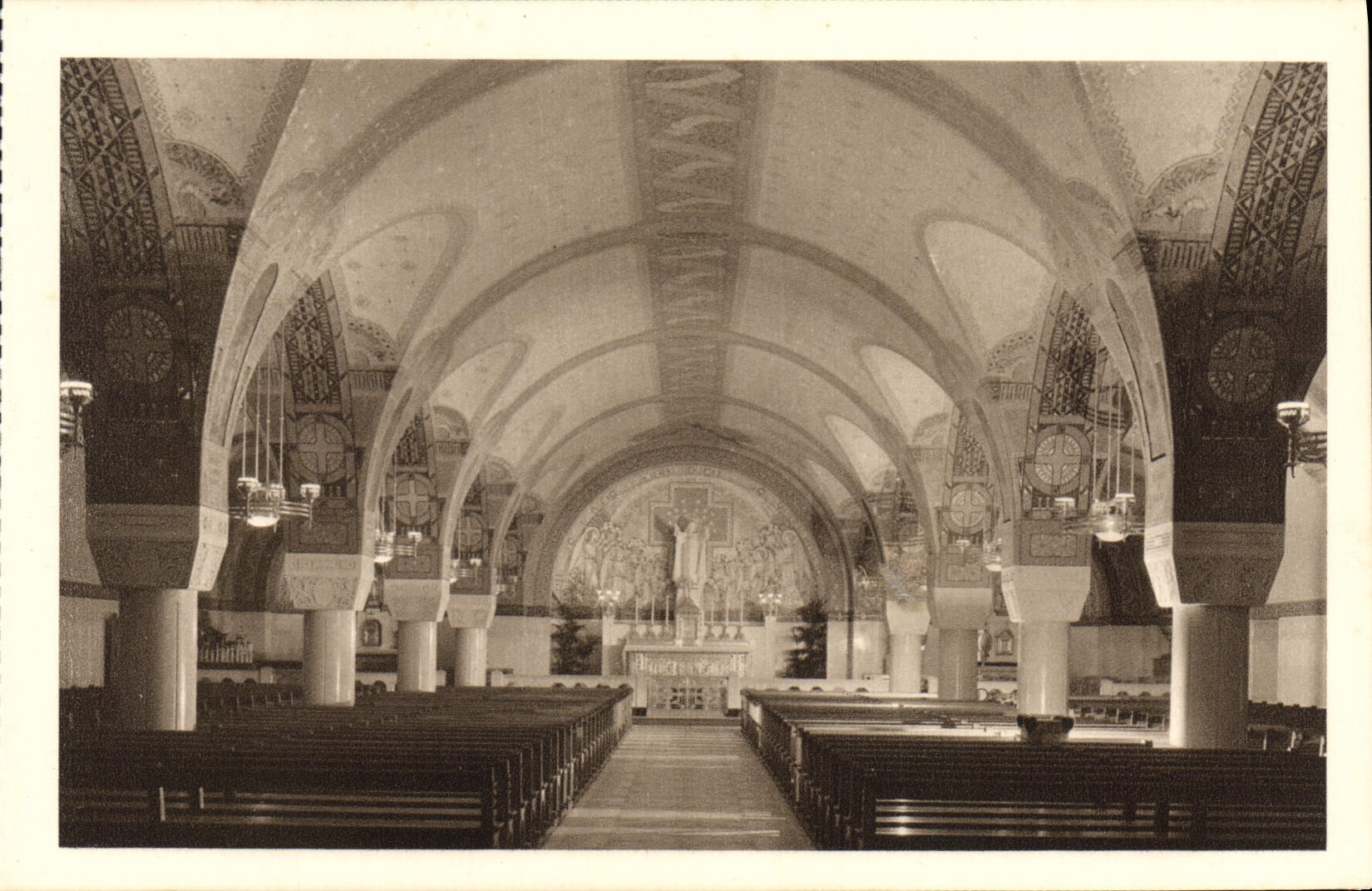 POSTAL de la VENDIMIA la basílica De Lisieux la opinión de la cripta