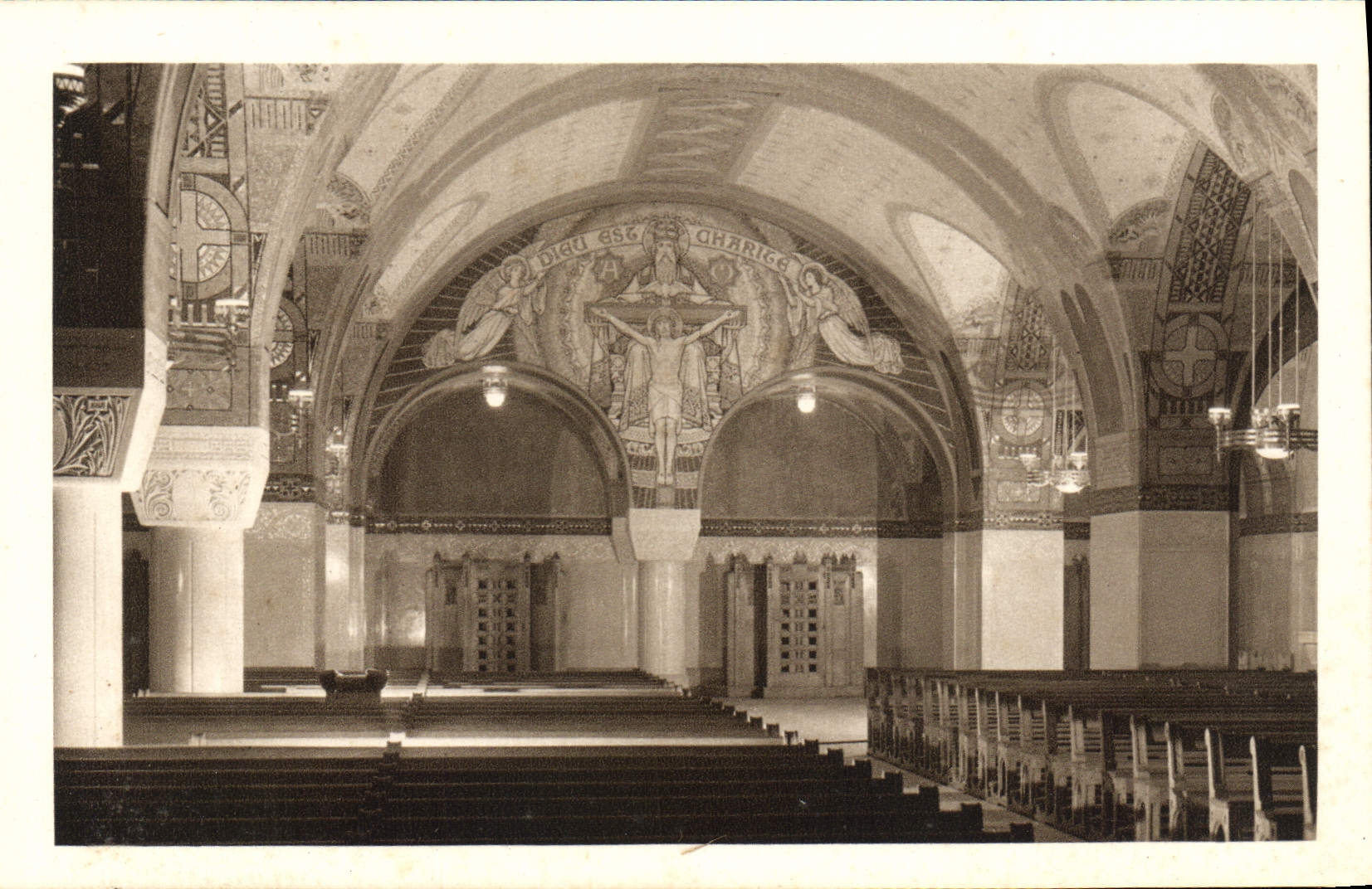 CPA La Basilique De Lisieux La crypte Marthex et mosaique de la Sainte Trinite