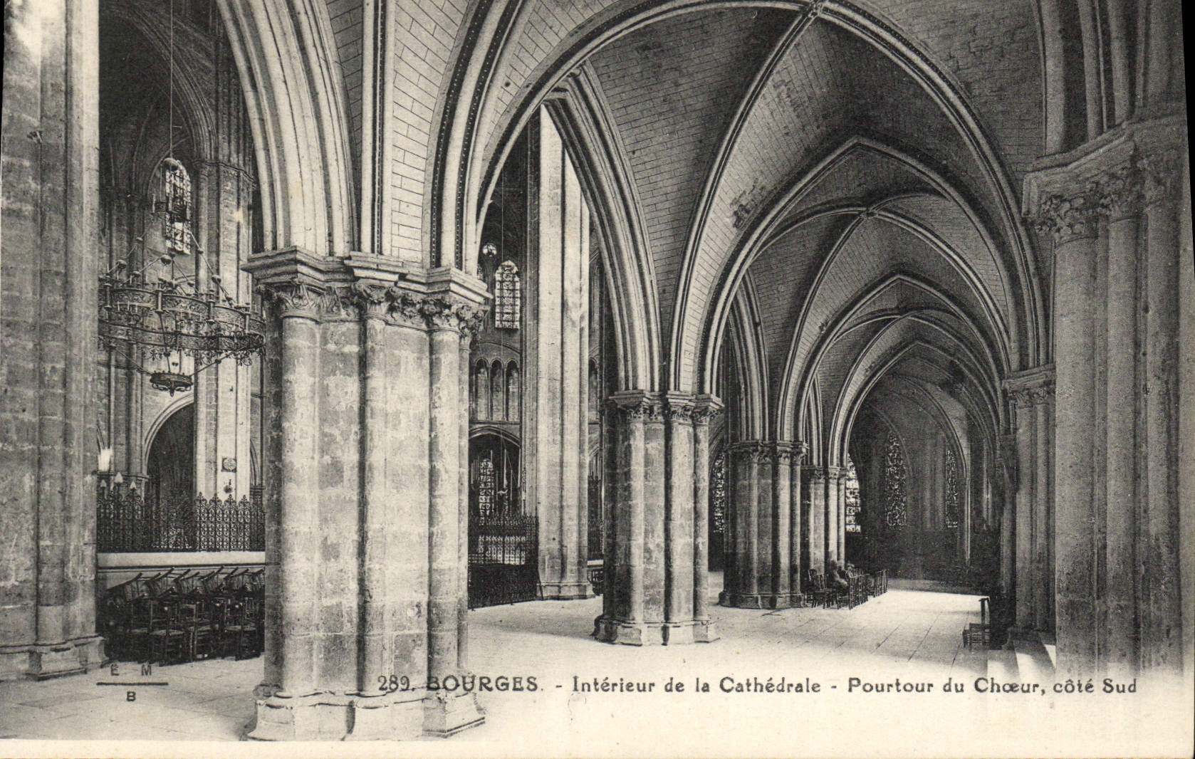 POSTAL Bourges interior de la VENDIMIA de la circunferencia de la catedral del estribillo