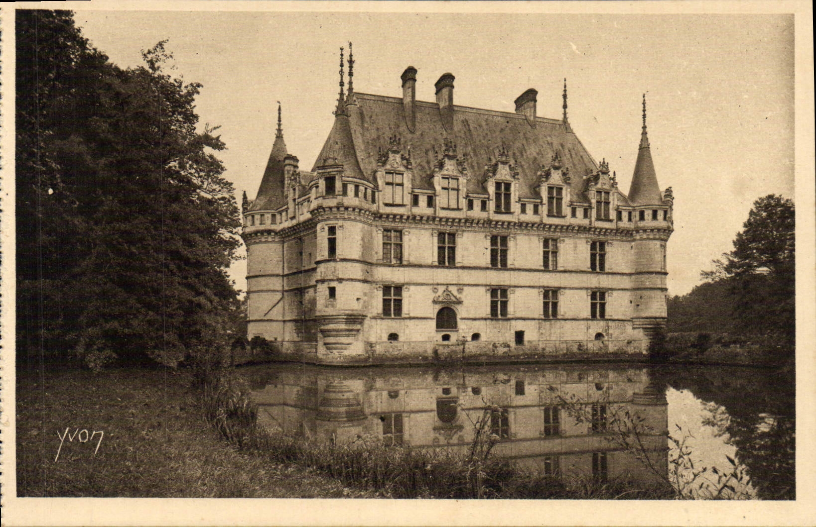 Castillo D Azay de Loire ch4ateau de la POSTAL de la VENDIMIA la cortina
