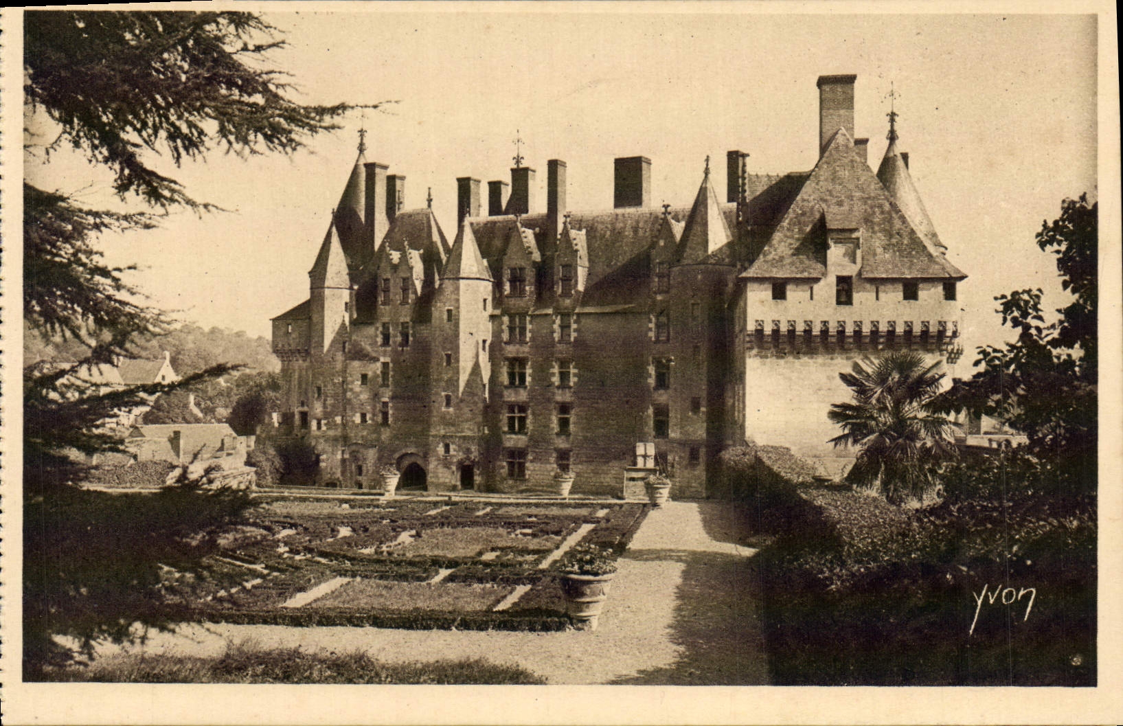 VINTAGE POSTCARD Castle De Langeais