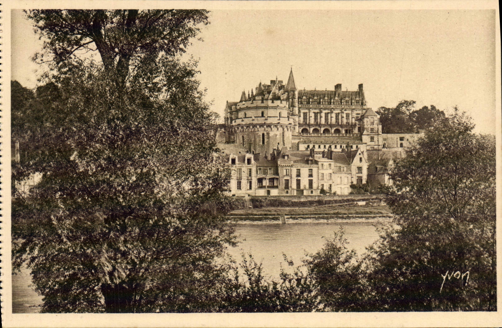 VINTAGE POSTCARD the Castle D' Amboise Seen Of the Edges Of the Loire