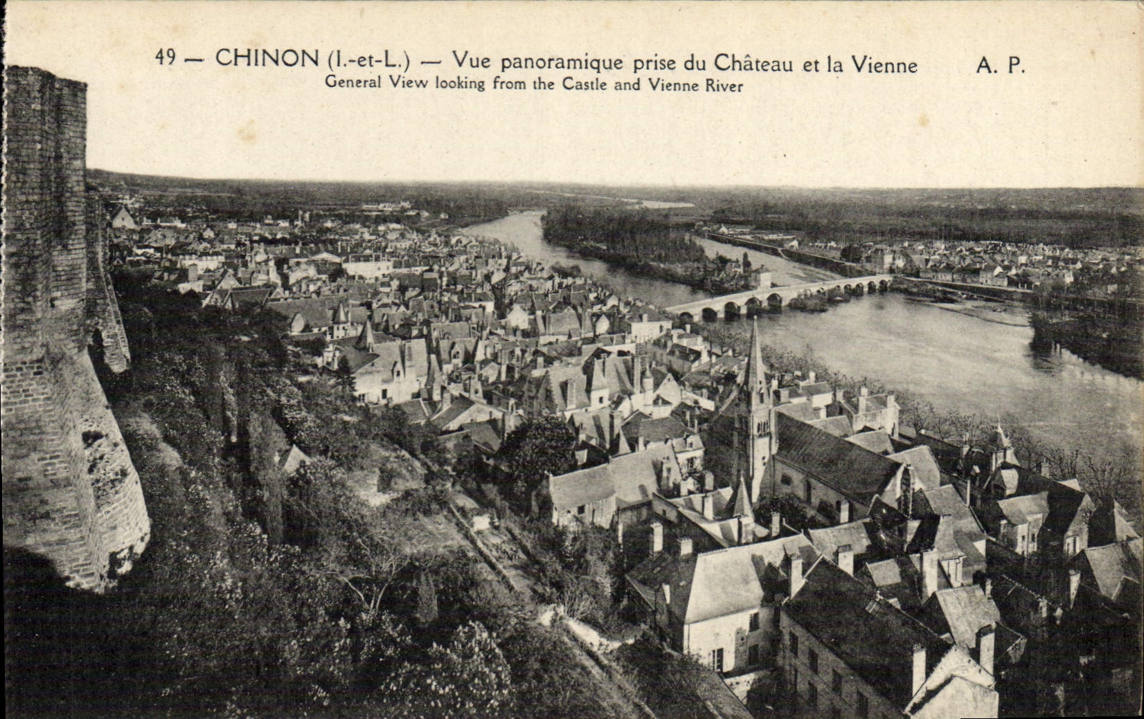Opinión panorámica de Chinon de la POSTAL de la VENDIMIA tomada del castillo y de la Viena