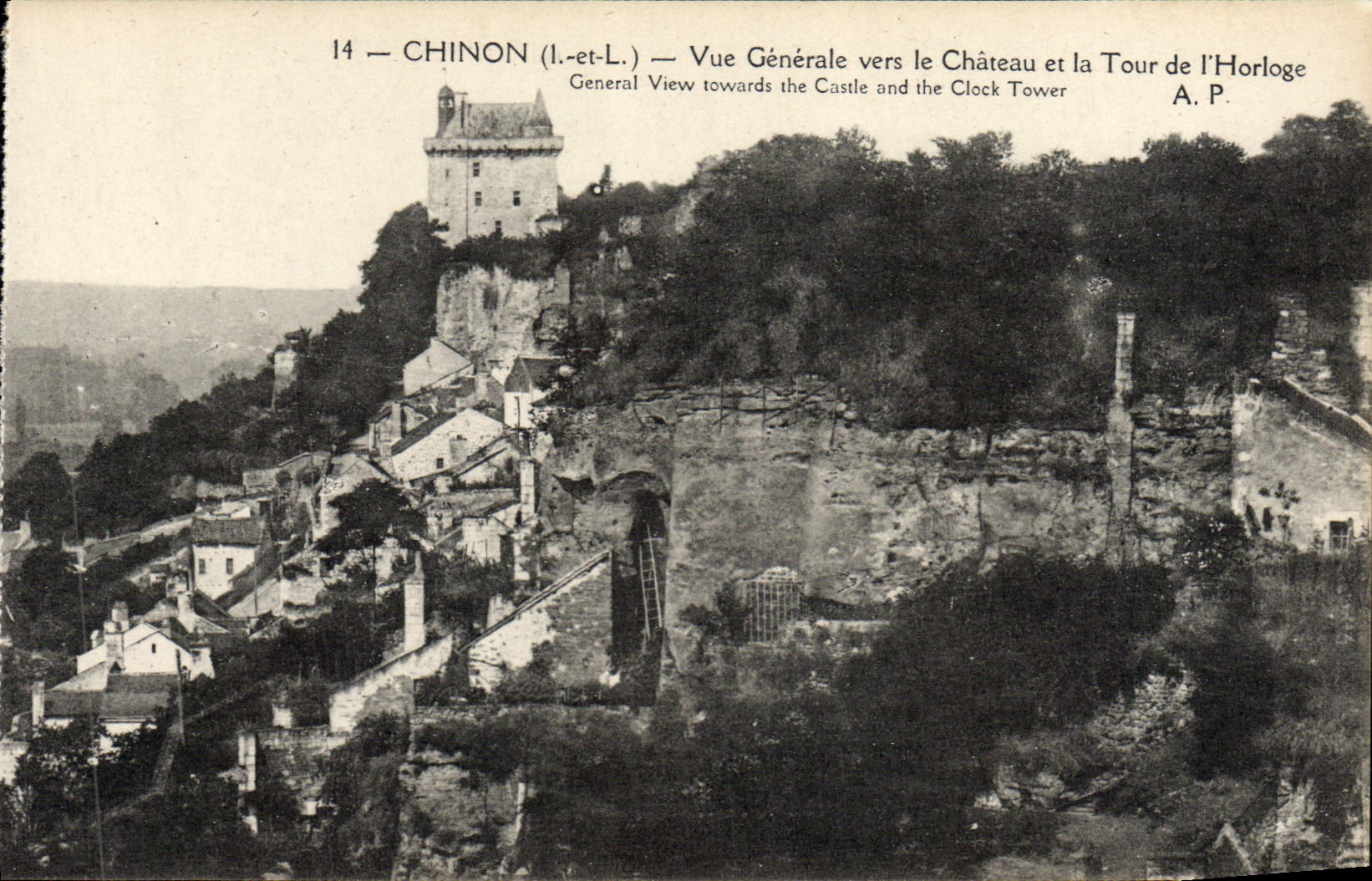 Opinión de Chinon de la POSTAL de la VENDIMIA hacia el castillo y la torre De I' Horloge