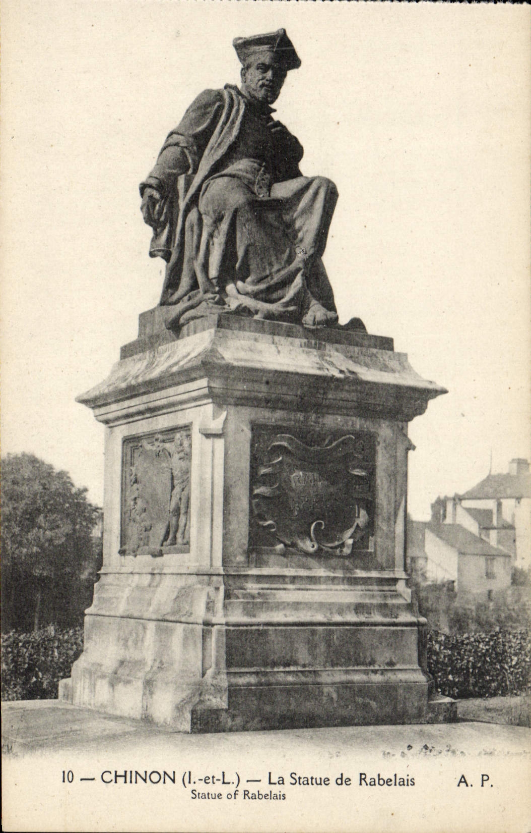POSTAL Chinon de la VENDIMIA estatua el De Rabelais