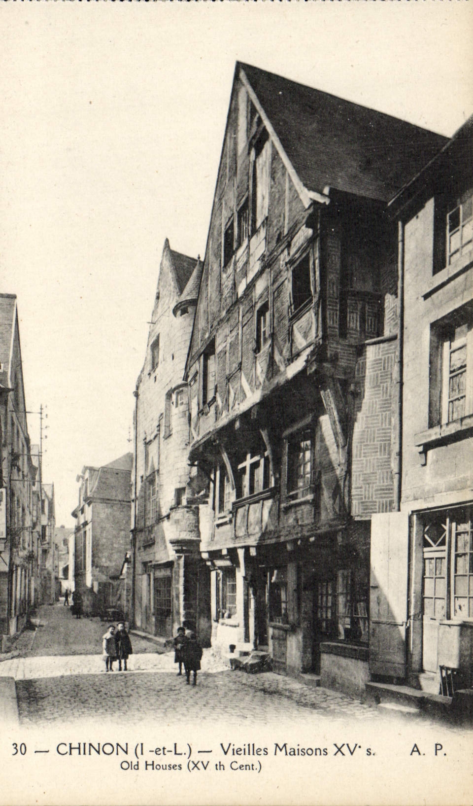 VINTAGE POSTCARD Chinon Old women Houses
