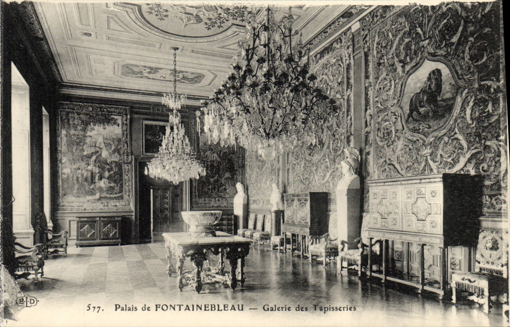VINTAGE POSTCARD Palate De Fontainebleau Gallery Of the Tapestries