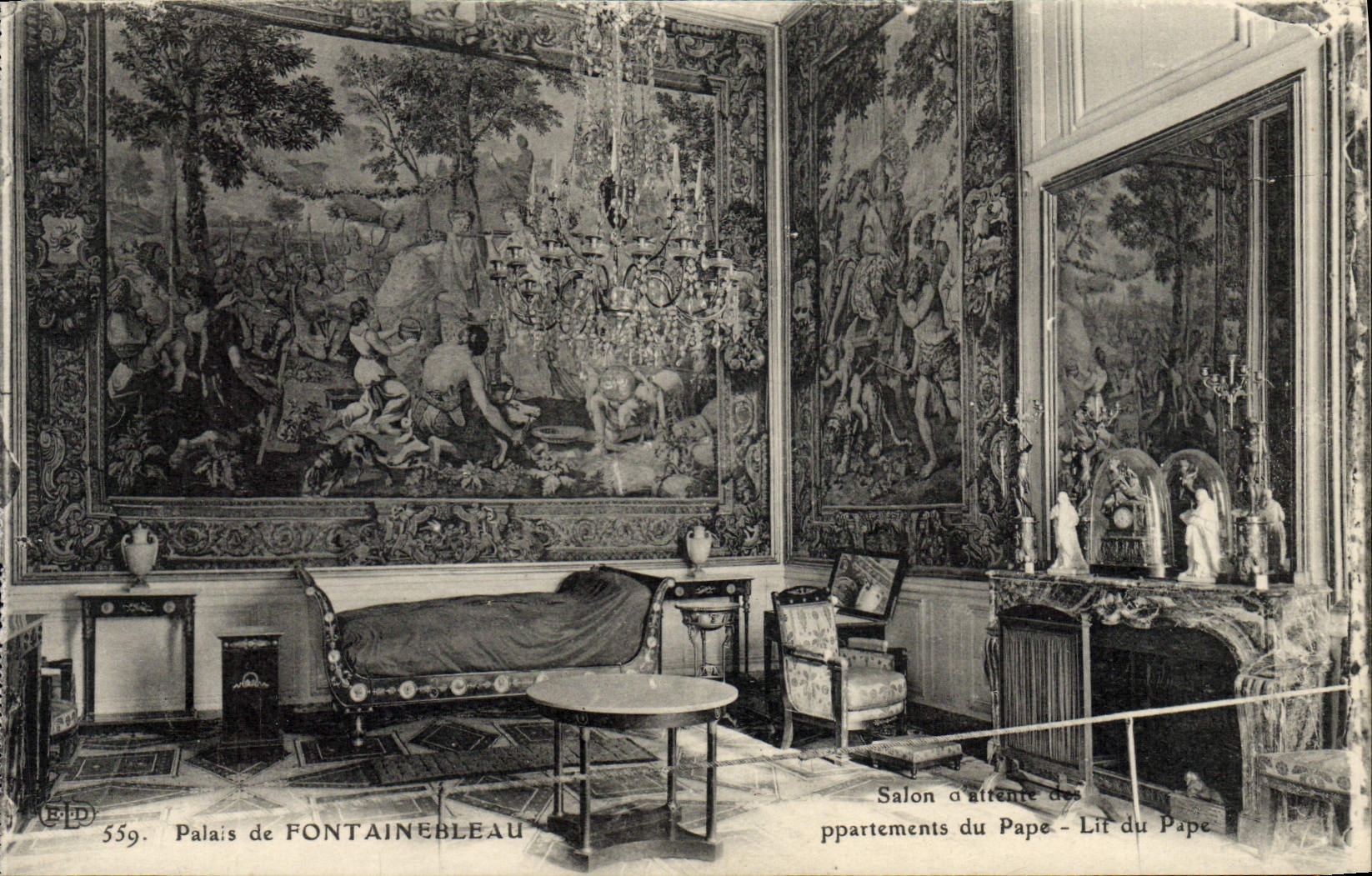 CPA Palais De Fontainebleau Salon d'attente des appartements du Pape Lit du Pape