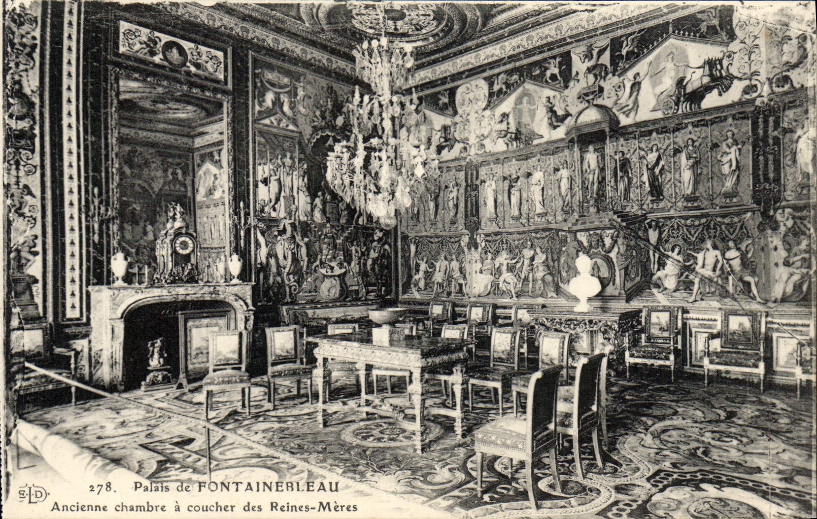 VINTAGE POSTCARD Palate De Fontainebleau Old Room To lay down Queens Mothers