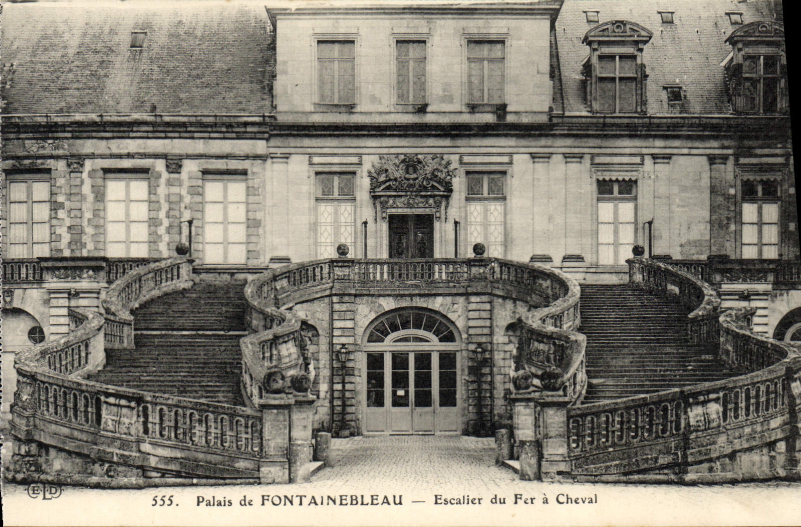 CPA Palais De Fontainebleau Escalier Du Fer A Cheval