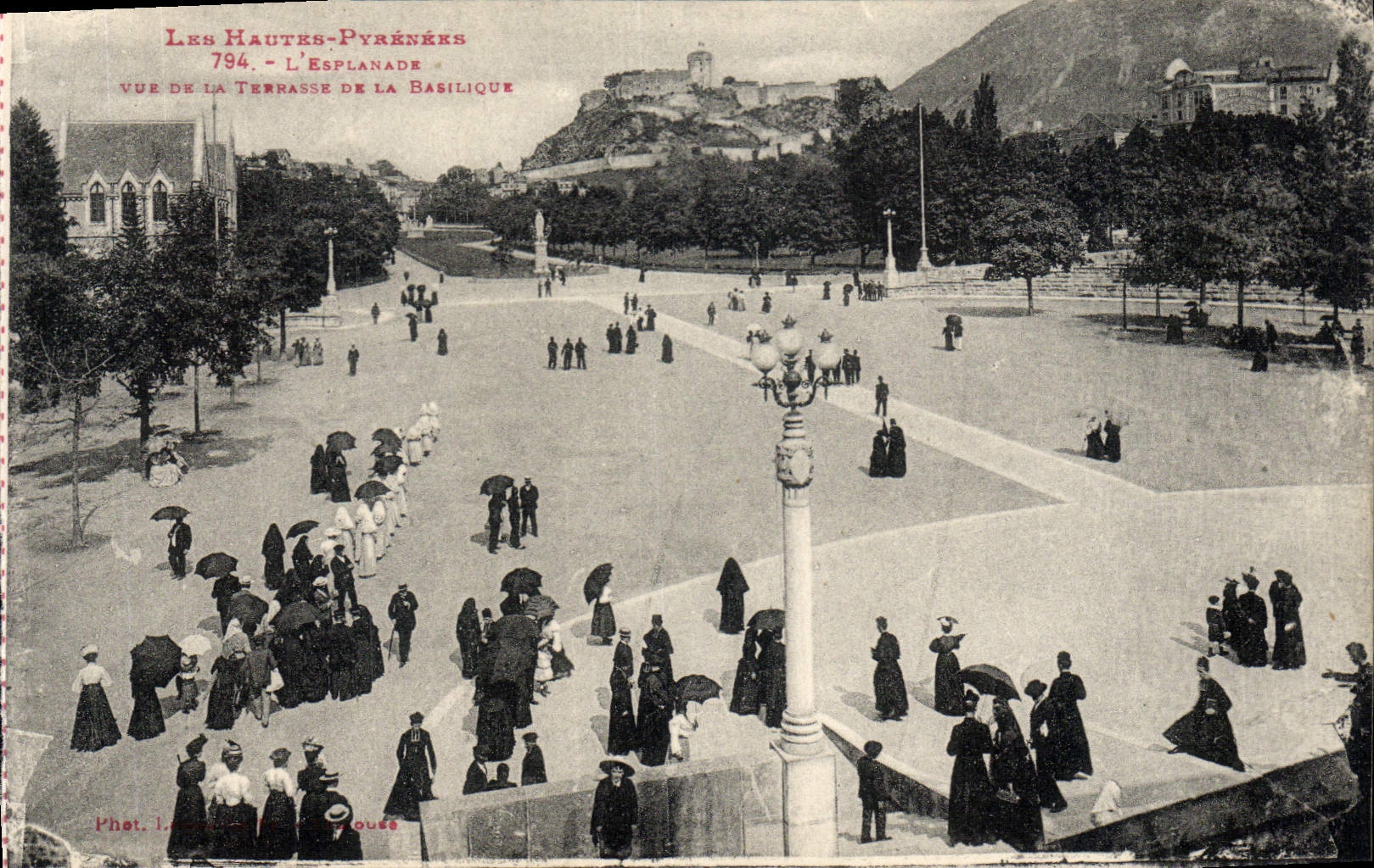 POSTAL de la VENDIMIA la explanada vista de la terraza de las puertas de la basílica