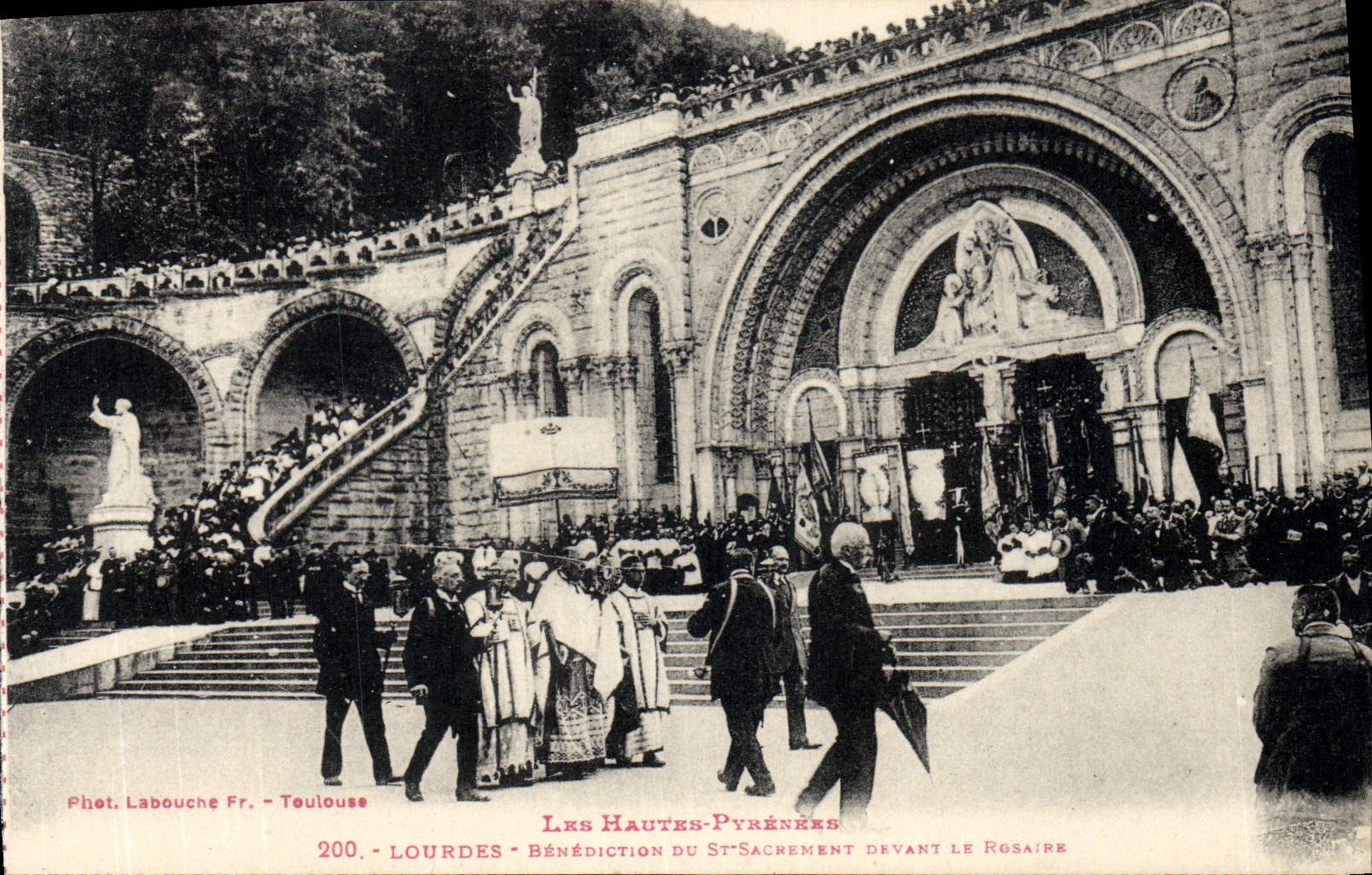 Bendición pesada de la POSTAL de la VENDIMIA del sacramento del St delante del rosario