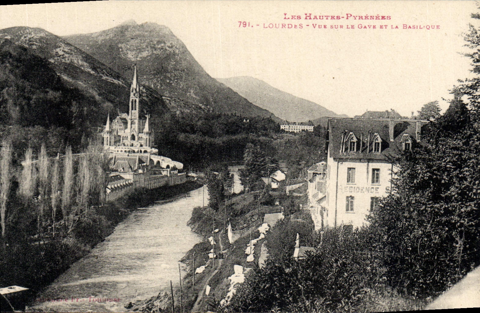 La vista pesada de la POSTAL de la VENDIMIA encendido dio y la basílica