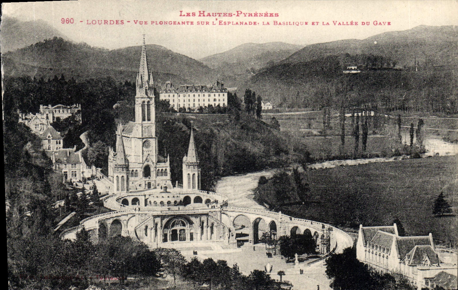 La opinión pesada de la POSTAL de la VENDIMIA de antedicho en la explanada la basílica y el valle de dio