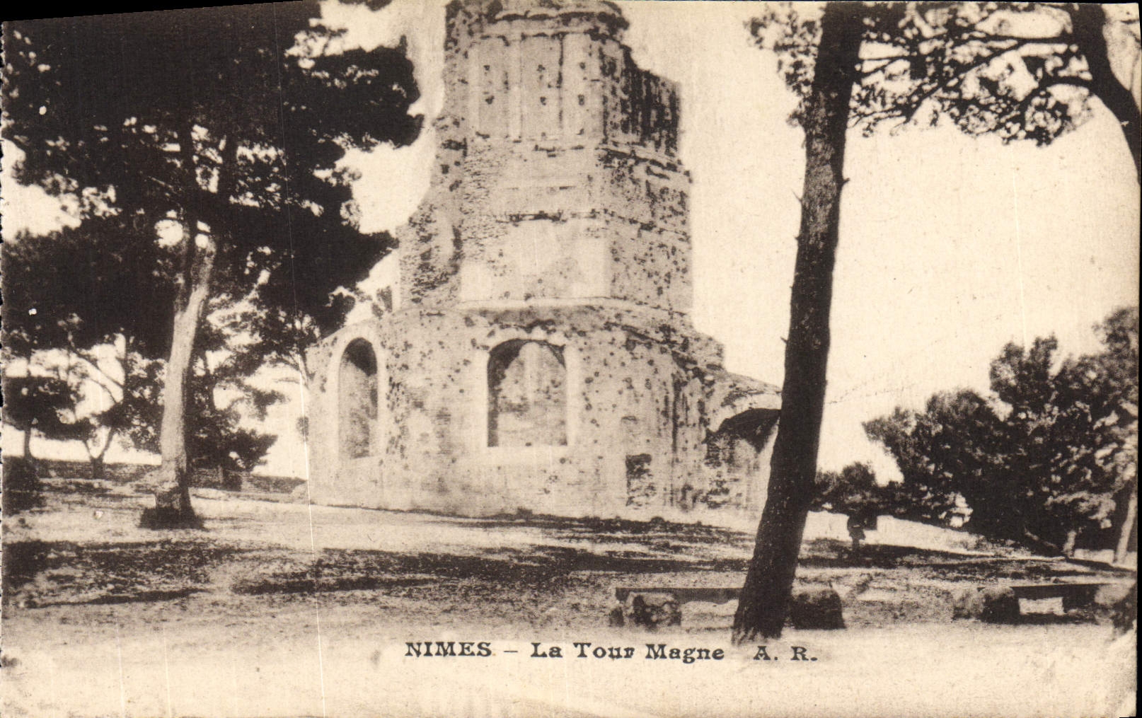 CPA Nimes La tour Magne
