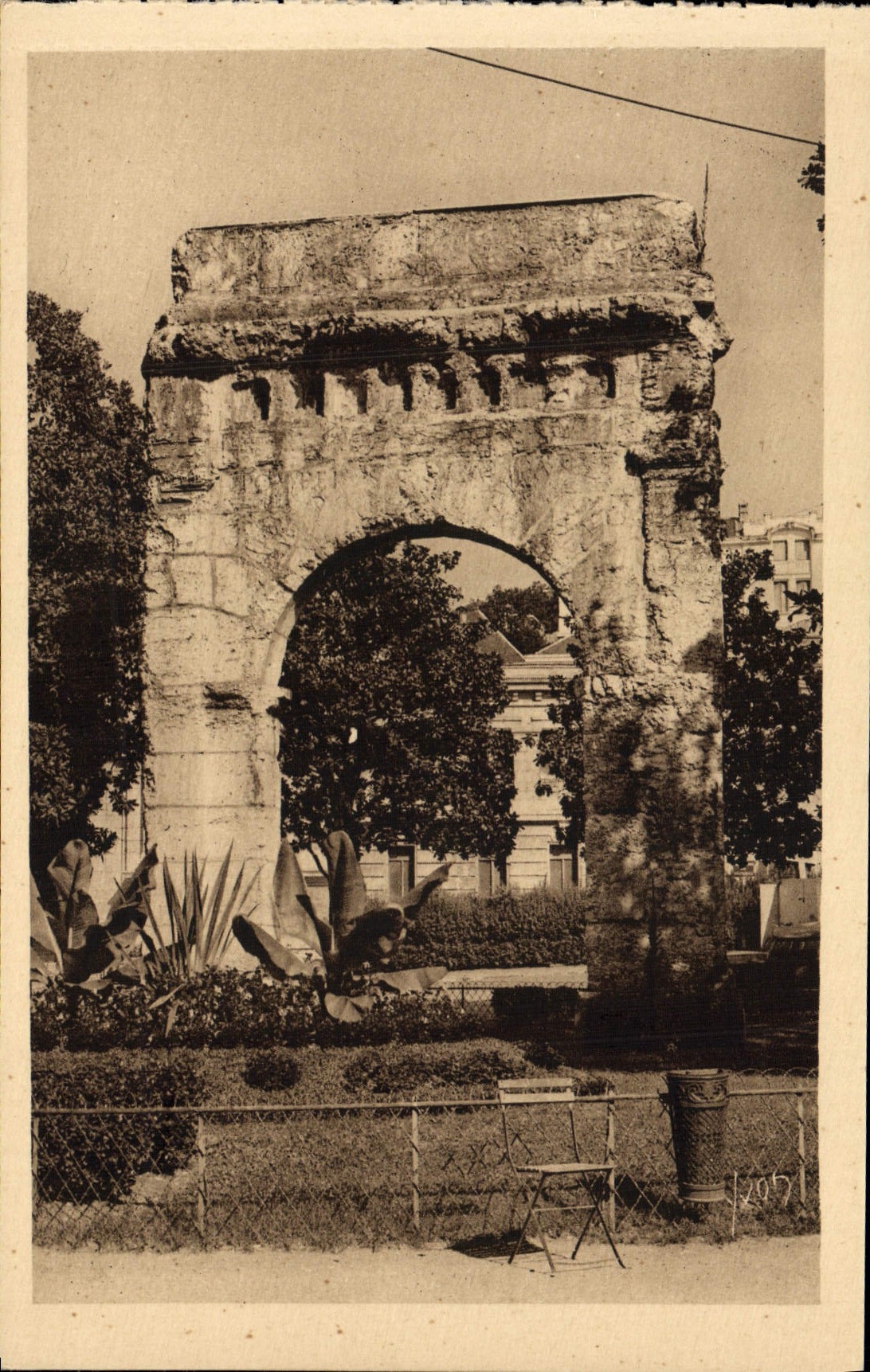 VINTAGE POSTCARD Aix Les Bains the Arc De Campanus