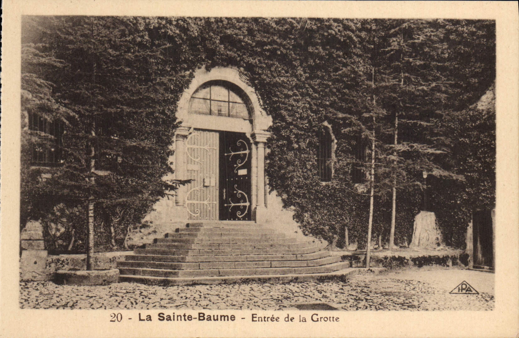 CPA La Sainte Baume Entree De La Grotte