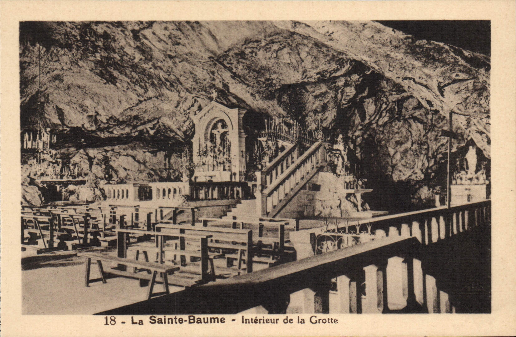 CPA La Sainte Baume Interieur De La Grotte