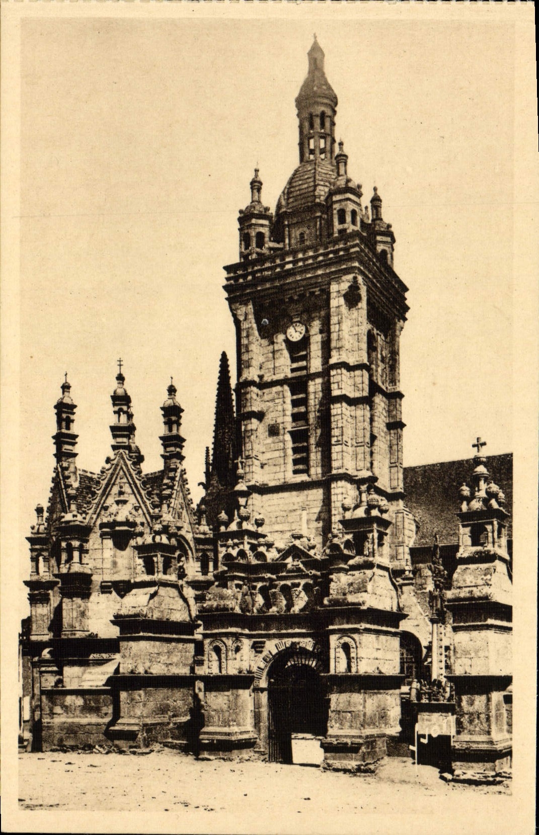 VINTAGE POSTCARD Holy Thegonnec the Church Frontage And Porch